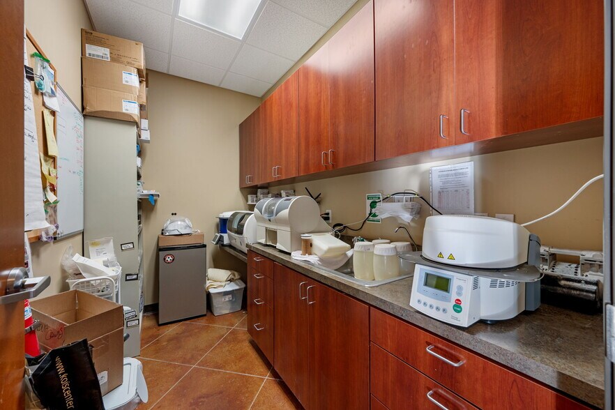 More Photos Of 7215 Wyoming Springs Dr, Round Rock Medical For Lease