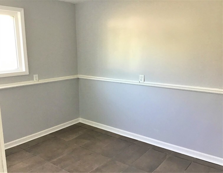 More Photos Of 23233 S Chrysler Dr, Hazel Park Office For Sale