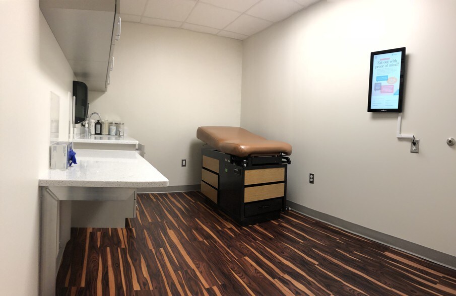 More Photos Of 121 Congressional Ln, Rockville Medical For Lease