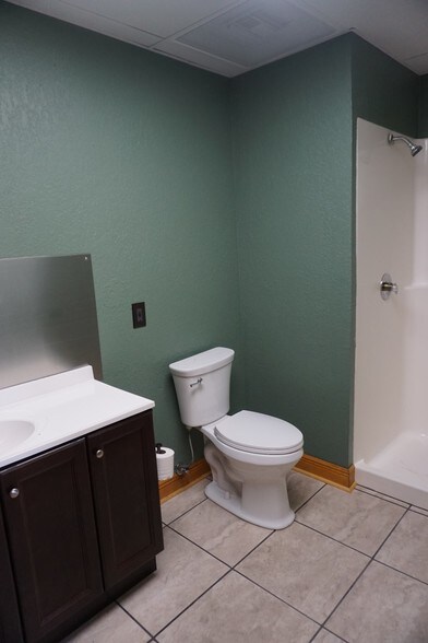 More Photos Of 902 Kck Way, Cedar Hill Distribution For Sale