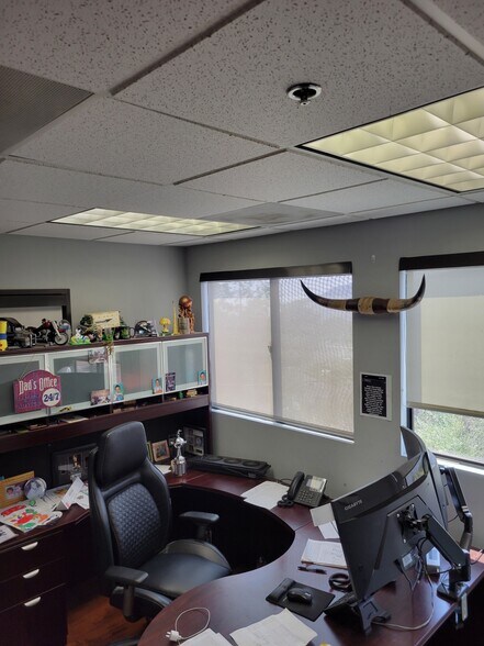 More Photos Of 2626 Foothill Blvd, La Crescenta Loft Creative Space For Lease