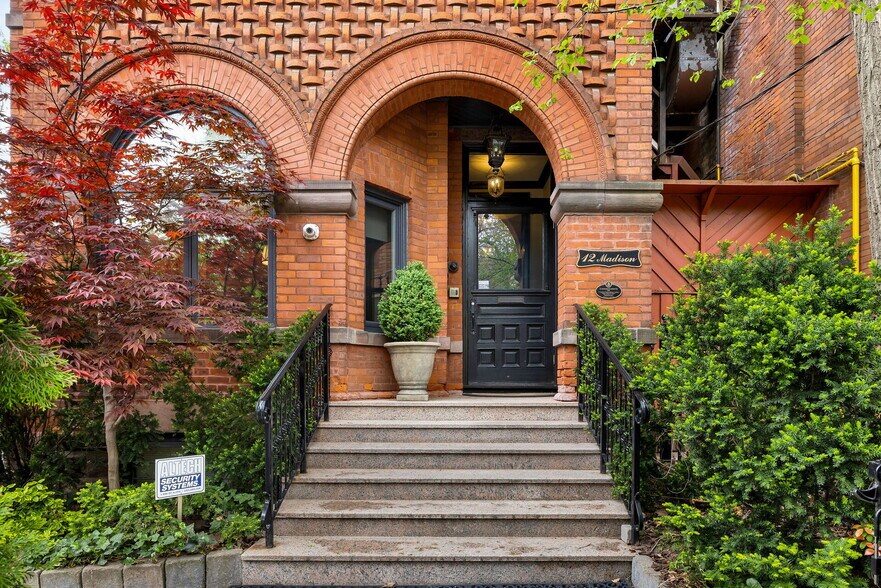 More Photos Of 12 Madison Av, Toronto Office Residential For Sale