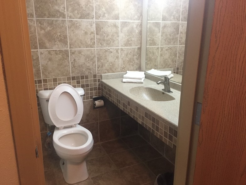 More Photos Of 2315 N Broadway, Minot Hospitality For Sale