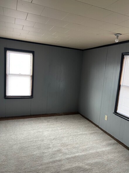 More Photos Of 189 5th Ave, Gloversville Freestanding For Sale