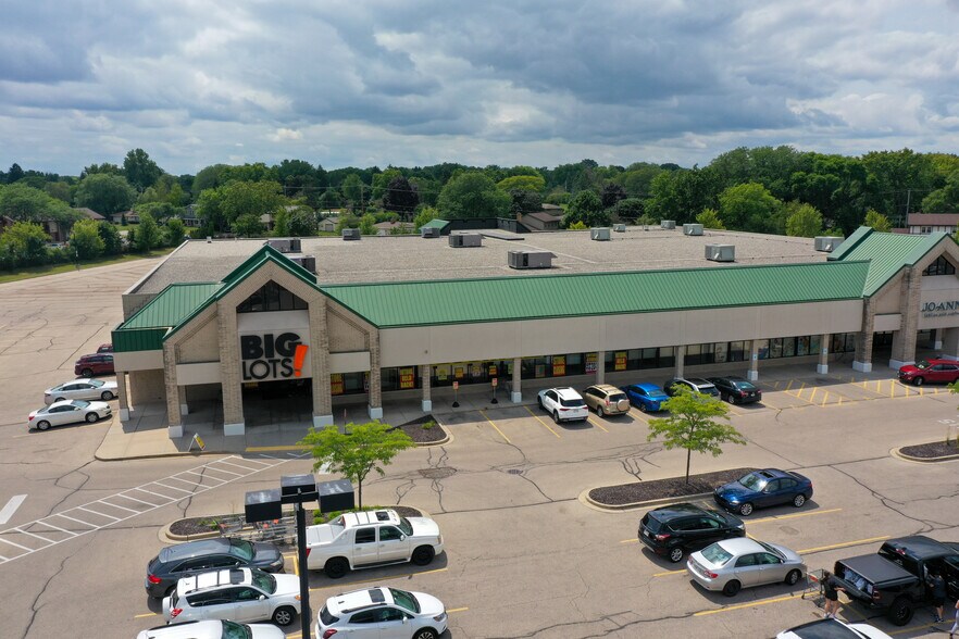 More Photos Of N78W14501-N78W14597 Appleton Ave, Menomonee Falls General Retail For Lease
