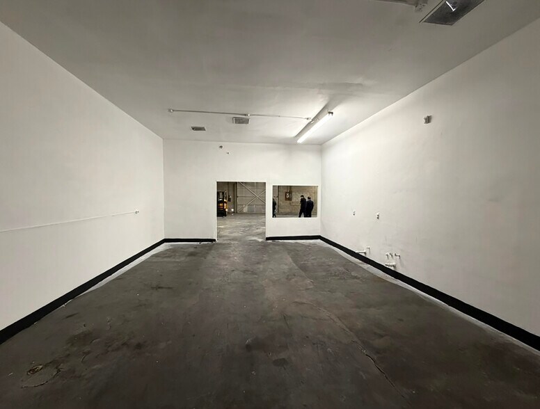 More Photos Of 725 Stanford Ave, Los Angeles Warehouse For Sale