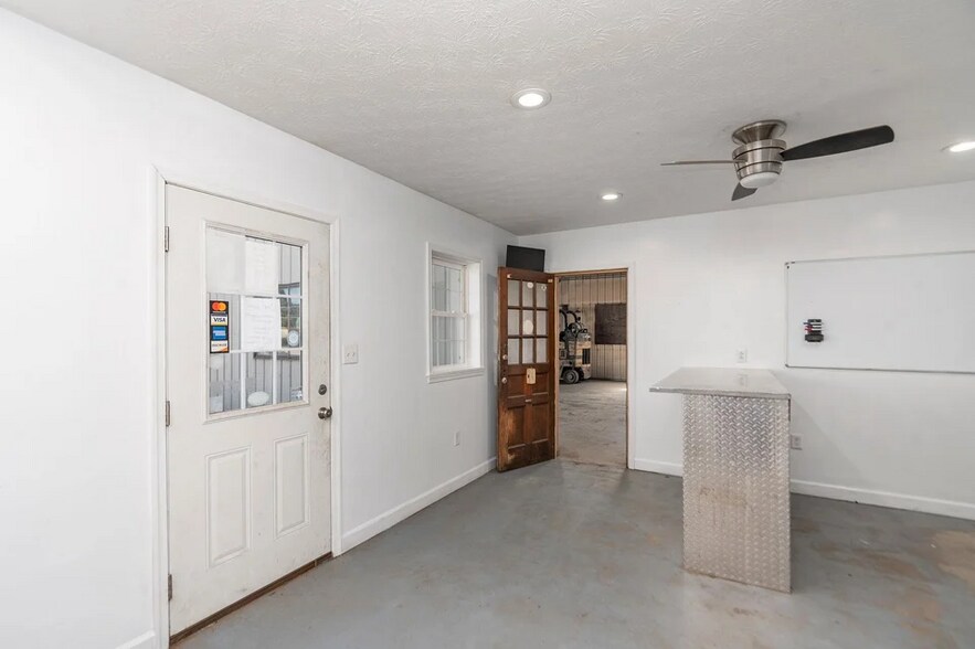 More Photos Of 3231 Stuarts Draft Hwy, Stuarts Draft Warehouse For Sale