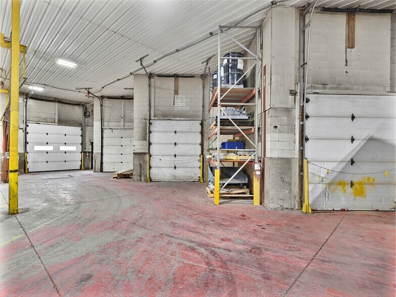 More Photos Of 9330 Boul Bourque, Sherbrooke Industrial For Sale