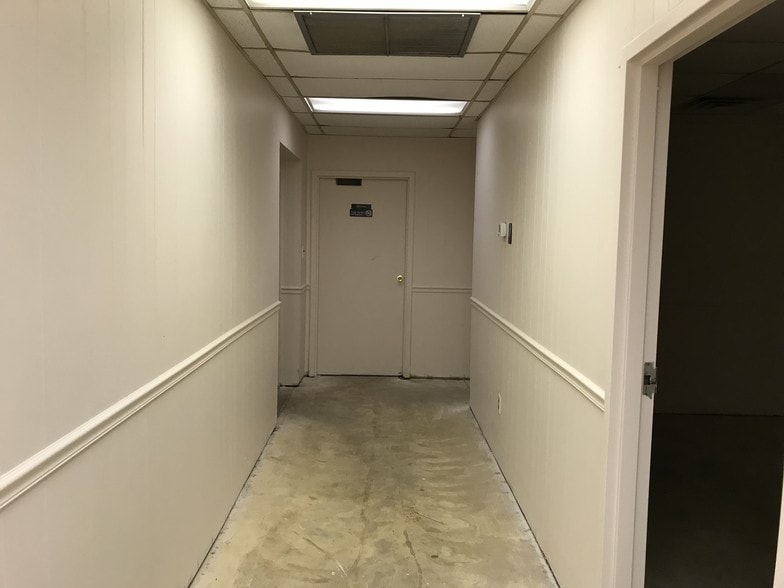 More Photos Of 2236 Southern Ave, Fayetteville Warehouse For Lease