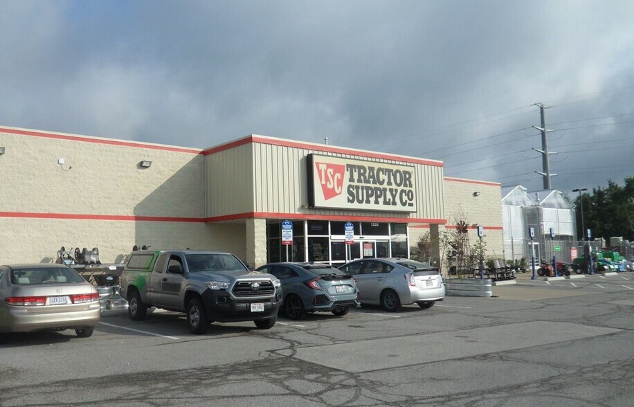 More Photos Of 1305 Canton Rd NW, Carrollton Unknown For Lease