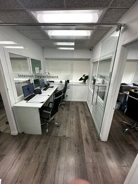 More Photos Of 6011-6015 Reseda Blvd, Tarzana Auto Repair For Sale