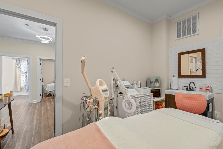 More Photos Of 104 Loudoun St SW, Leesburg Storefront Retail Office For Sale