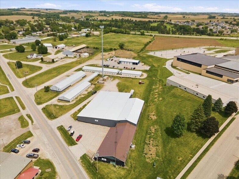 More Photos Of 301 Old Dubuque Rd, Anamosa Warehouse For Sale