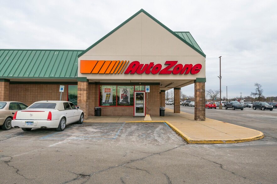 More Photos Of 7500 Cottonwood Dr, Jenison Storefront For Sale