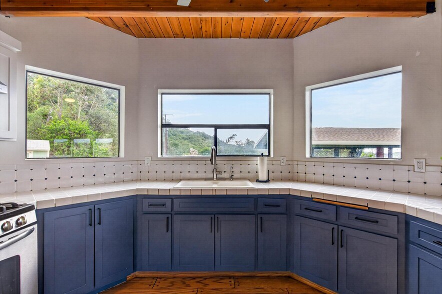 More Photos Of 14621 Woods Valley rd, Valley Center Flex For Sale
