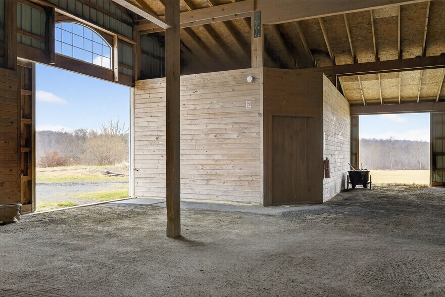 More Photos Of 2121 Church View Rd, Coopersburg Horse Stables For Sale