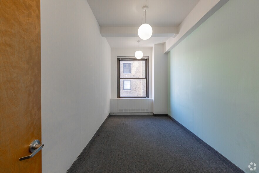 Photo of 27th Floor Ste 2707