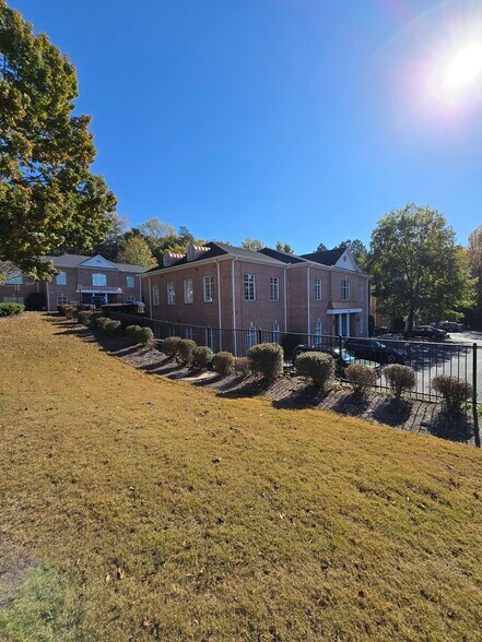 More Photos Of 4574 Lawrenceville Hwy NW, Lilburn Medical For Sale