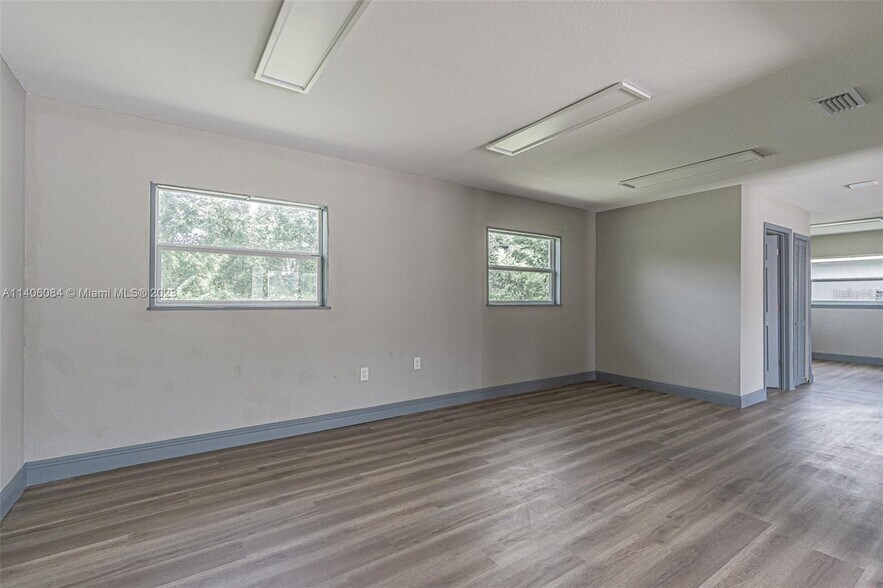 More Photos Of 4623-4625 Land O Lakes Blvd, Land O' Lakes Freestanding For Sale
