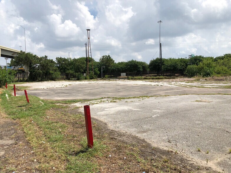 More Photos Of 7926-7928 N Shepherd Dr, Houston Land For Sale