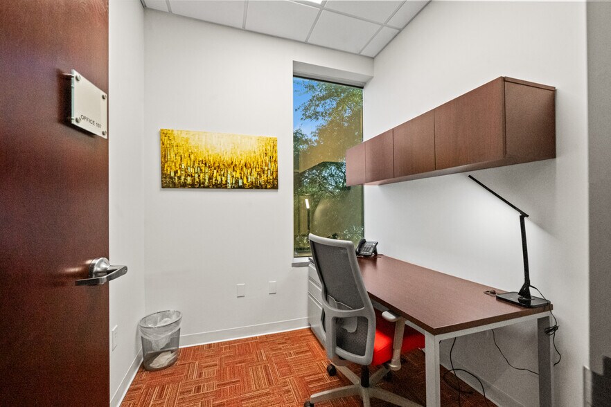 More Photos Of 6000 Metrowest Blvd, Orlando Coworking Space