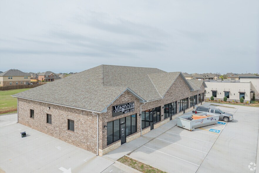 Primary Photo Of 2404 NW 178th St, Edmond General Retail For Lease