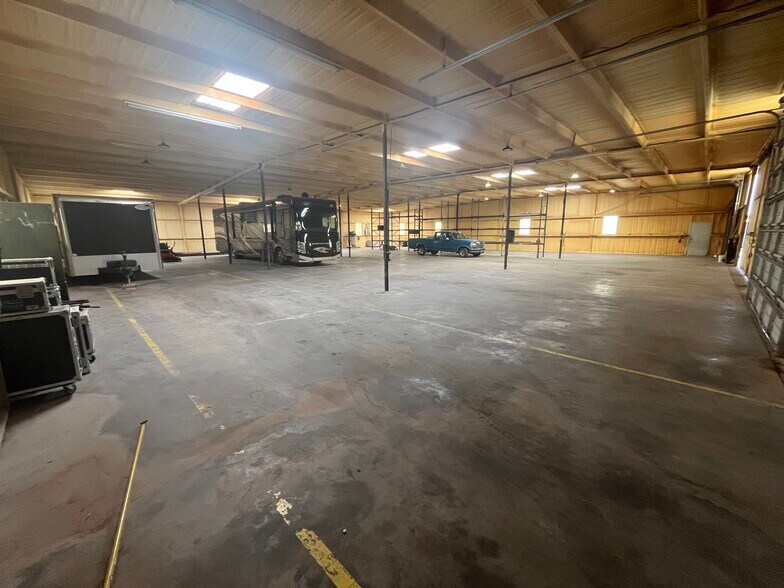 More Photos Of 601 N Access Rd, Tye Warehouse For Lease