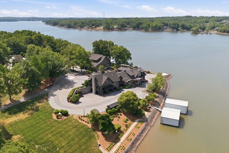 More Photos Of 9715 Nine Eagles Ln, Charlotte Specialty For Sale