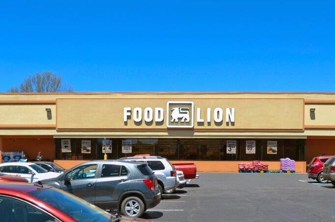 More Photos Of 945 N Main St, Marion Supermarket For Lease