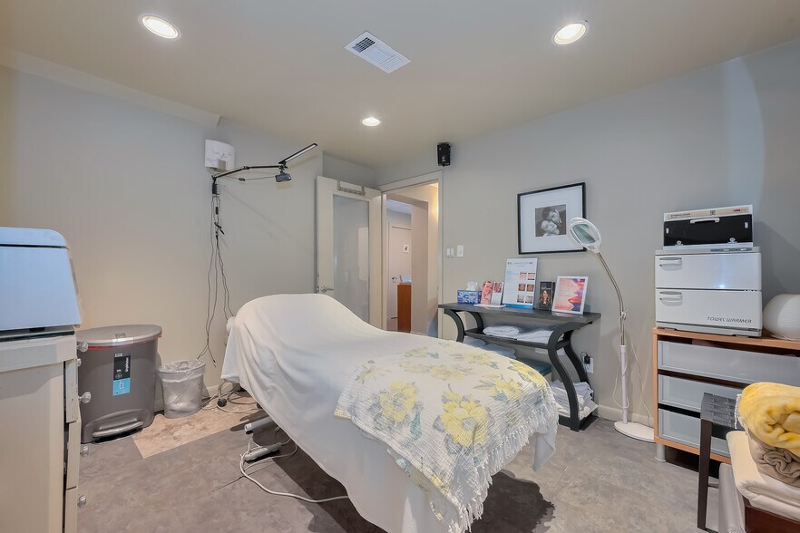 More Photos Of 1512 W Alabama St, Houston Flex For Sale