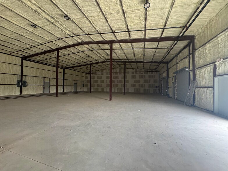 More Photos Of 1917 Tanya Ave ave, McAllen Warehouse For Lease