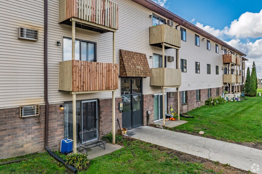 More Photos Of 4210 Hubbell Ave, Des Moines Apartments For Sale