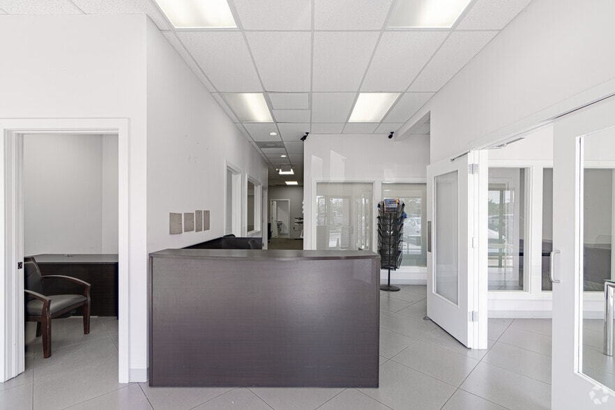 More Photos Of 1201-1221 S Powerline Rd, Pompano Beach Freestanding For Lease