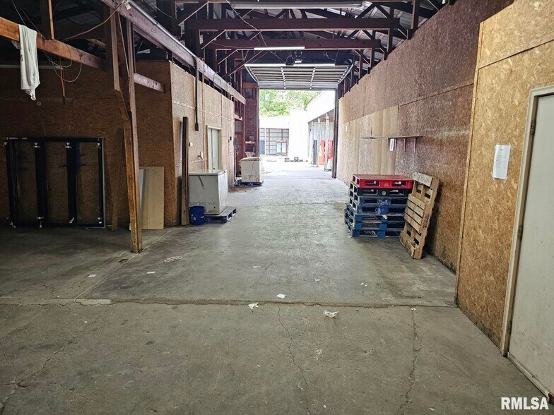 More Photos Of 1764 N Illinois Ave, Carbondale Industrial For Sale