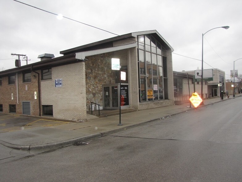 More Photos Of 6420 N California Ave, Chicago Coworking Space