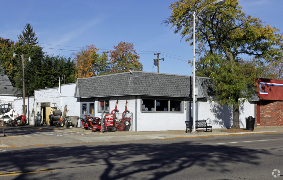 Primary Photo Of 3009 Coolidge Hwy, Berkley Freestanding For Sale