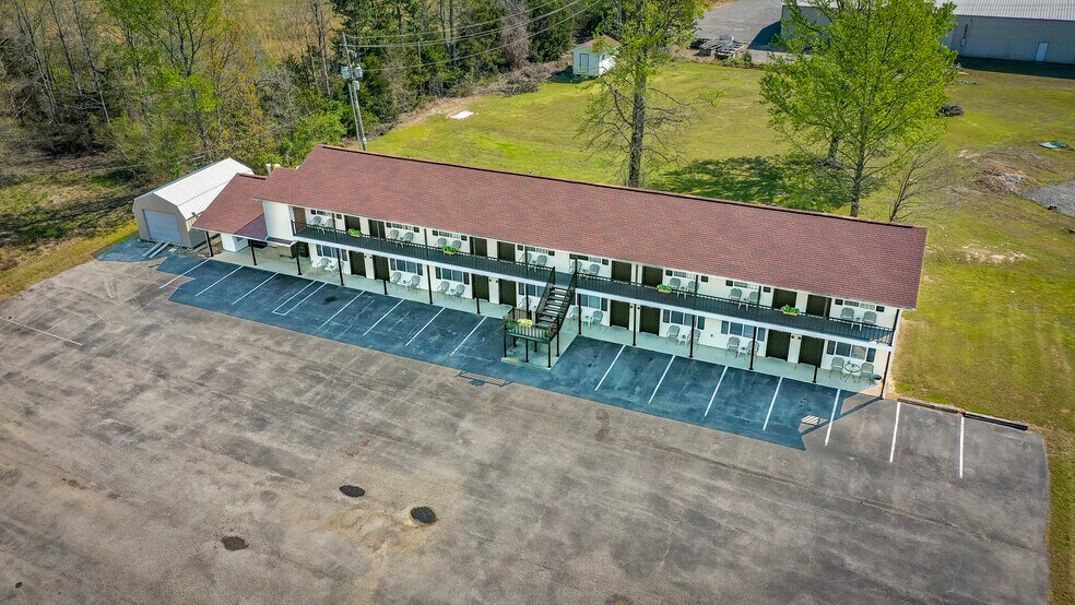 More Photos Of 8546 Edgemont Rd, Greers Ferry Hotel For Sale