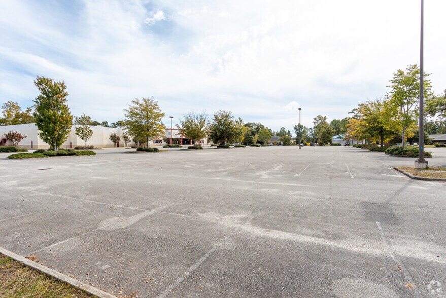 More Photos Of 111 Cinema Dr, Wilmington Movie Theatre For Lease