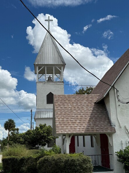 More Photos Of 18-20 E Pleasant St, Avon Park Religious Facility For Sale