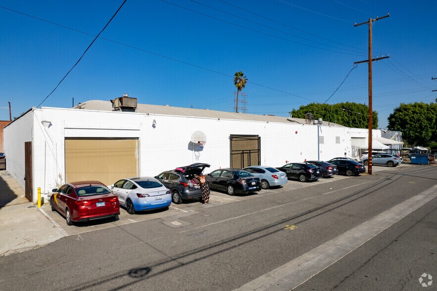More Photos Of 3049 La Cienega Blvd, Culver City Warehouse For Lease