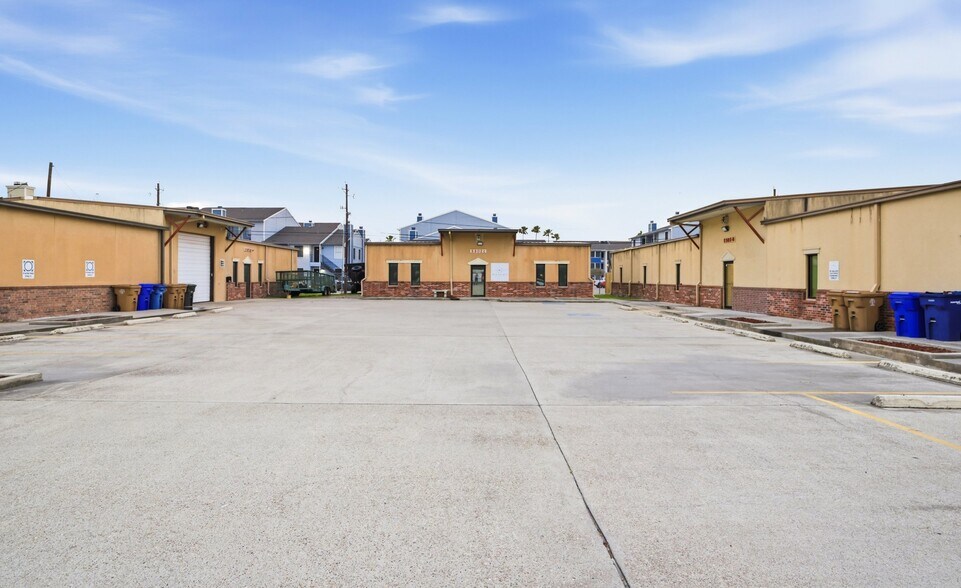 More Photos Of 5502 Burnham Dr, Corpus Christi Office Residential For Sale