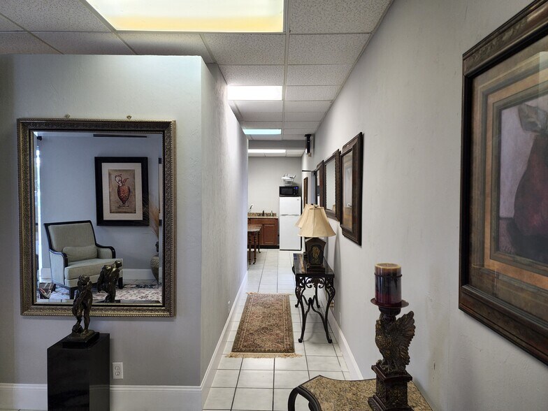 More Photos Of 4420 Tamiami Trl E, Naples Office For Lease