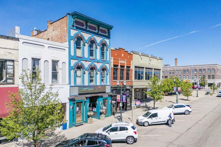 More Photos Of 47 N Saginaw St, Pontiac Storefront Retail Office For Sale