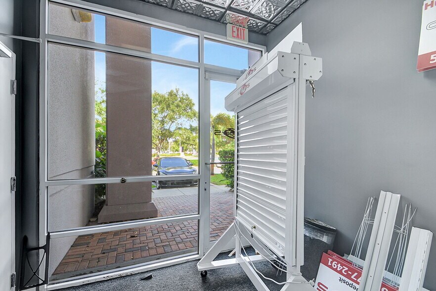 More Photos Of 7150 Seacrest Blvd, Lantana Showroom For Sale