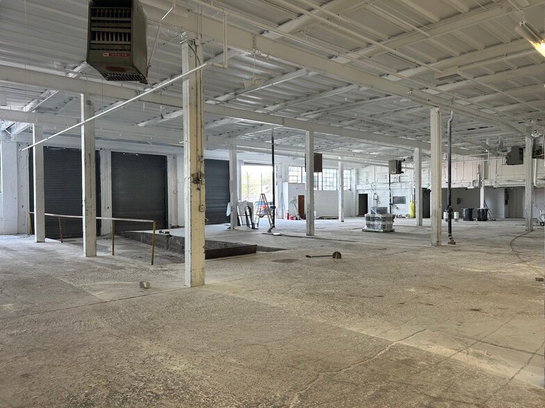 More Photos Of 60 Anthony St, Brooklyn Manufacturing For Lease
