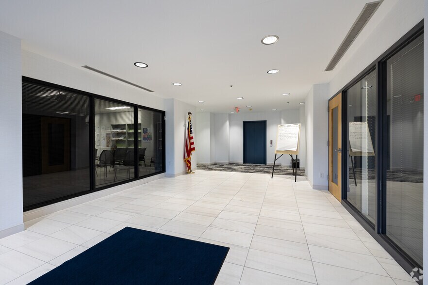 More Photos Of 1122 Town & Country Commons, Chesterfield Office For Sale