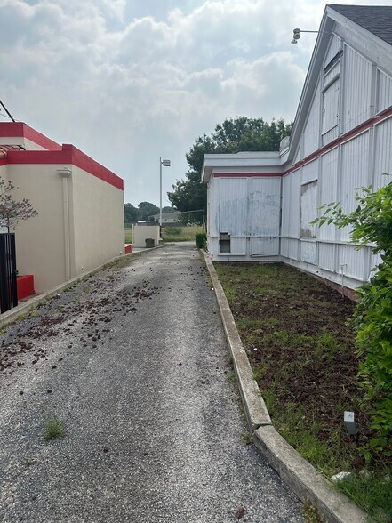 More Photos Of 11430 Perrin Beitel Rd, San Antonio Freestanding For Lease