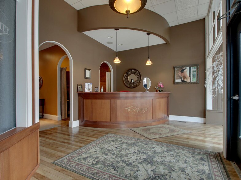 More Photos Of 130 N 5th St, Quincy Storefront Retail Residential For Lease