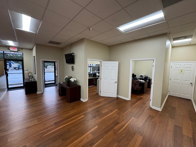 More Photos Of 713 Forest Pky, Forest Park Medical For Lease