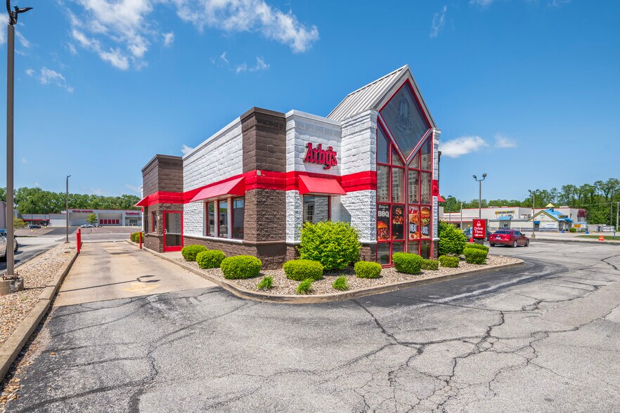 More Photos Of 3009 S Dirksen Pky, Springfield Fast Food For Sale